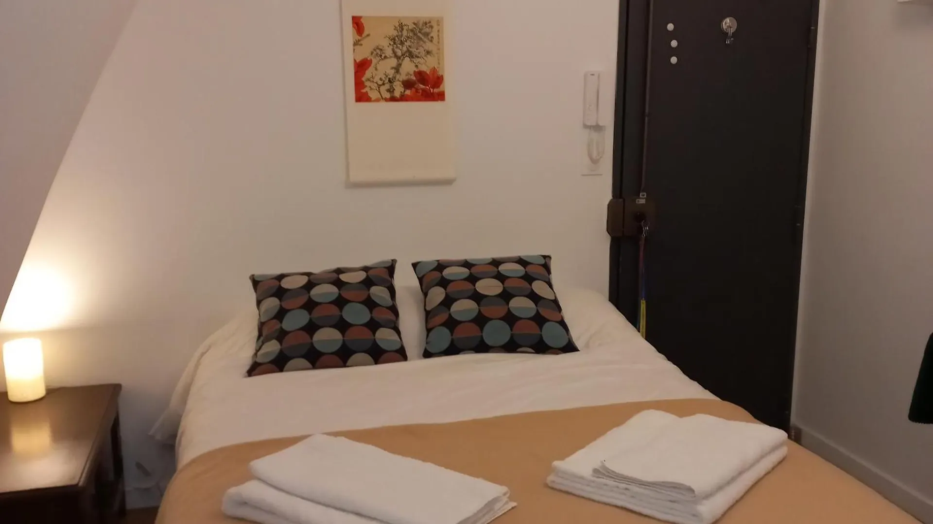 Charming Room - Famous Marais Neighborhood Paris